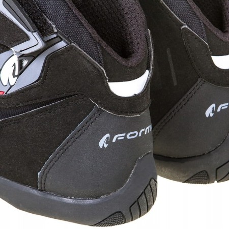 KROTKIE-BUTY-Z-PROTEKTORAMI-FORMA-GENESIS-41-Model-GENESIS.jpg